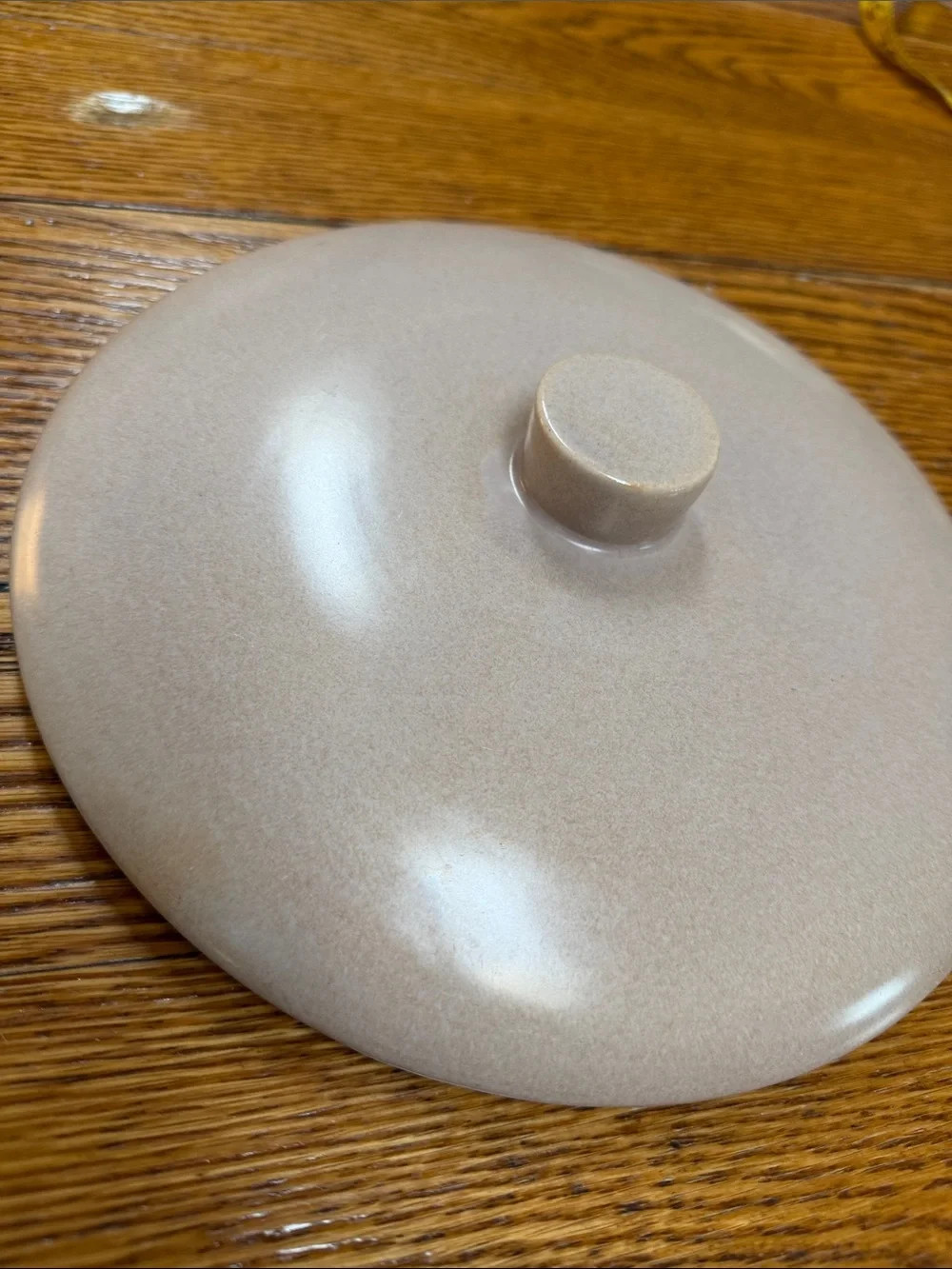 La Solana Scottsdale, AZ pottery. Casserole bowl with lid d.  MCM. Mauve/pink.